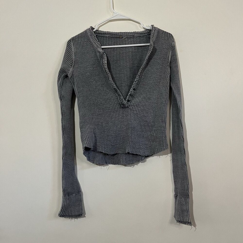 Free People FP One Colt Sz S Charcoal Gray Waffle Knit Thermal Raw Hem Henley